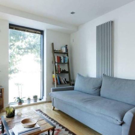 Peaceful Modern 2 Bedroom Flat With Water Views London Exterior photo
