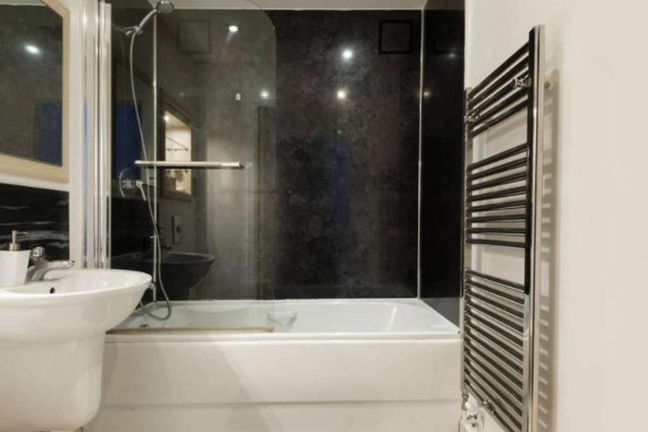 Peaceful Modern 2 Bedroom Flat With Water Views London Exterior photo