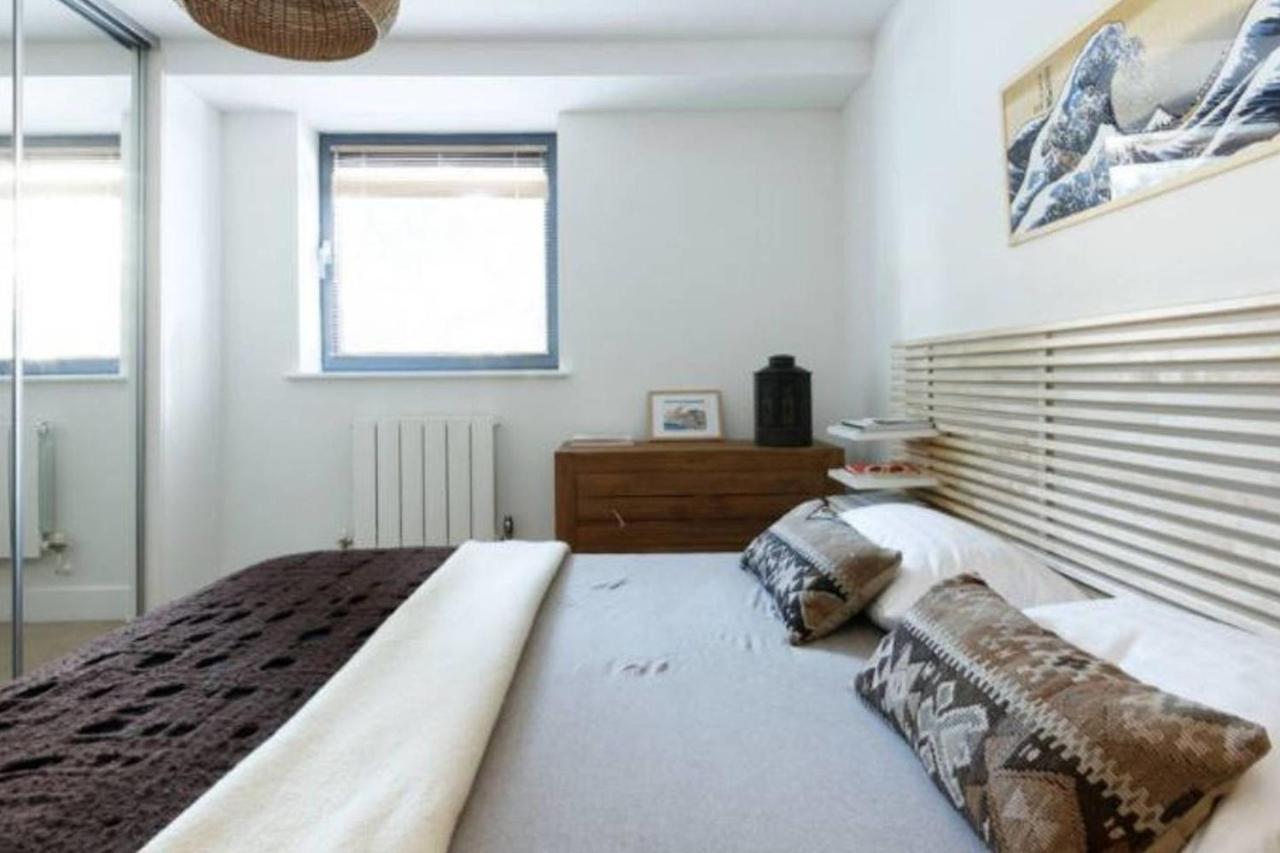 Peaceful Modern 2 Bedroom Flat With Water Views London Exterior photo